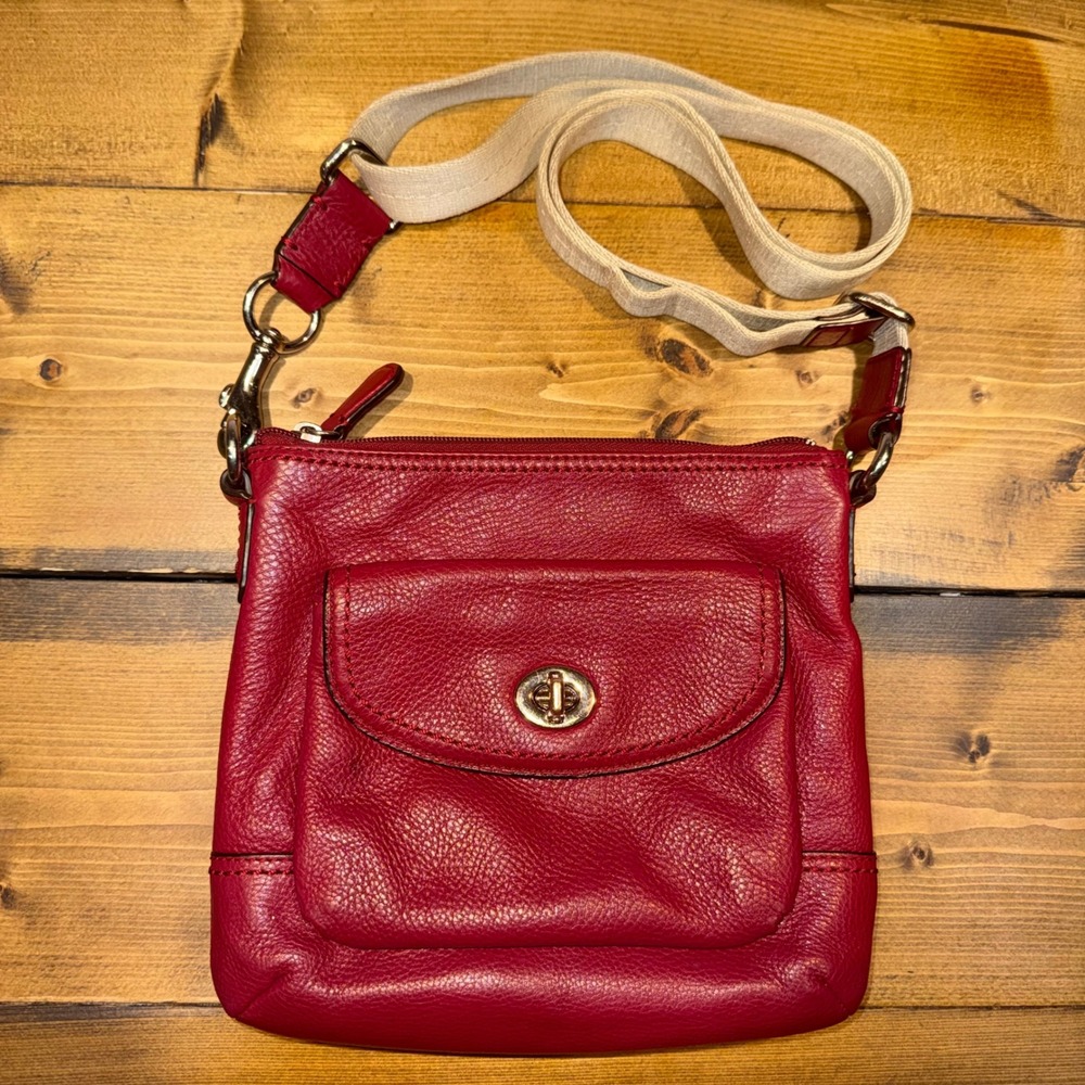 Coach Swingpack Red Pebbled Leather Crossbody Bag Turnlock Pocket Y2K